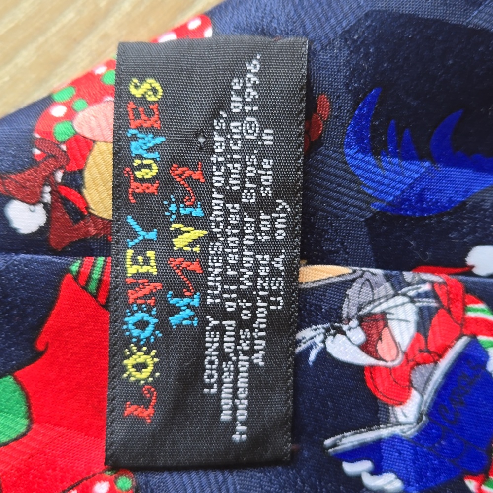 Looney Tunes Mania Necktie - Picture 4 of 6